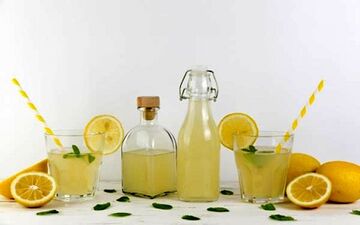 لایه‌ای که روی سطح آبلیموی خانگی ایجاد می‌شود، خطرناک است؟