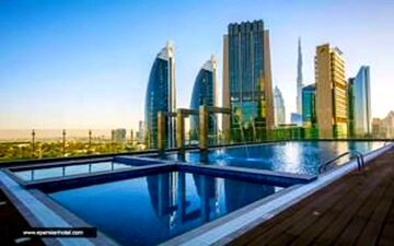 فیلم | پارکینگ‌ها جایگزین هتل‌های مجلل دبی شد؛ بحران اسکان در امارات