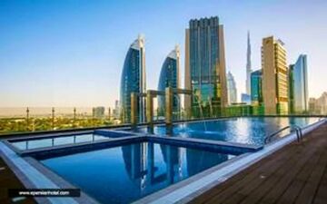 فیلم | پارکینگ‌ها جایگزین هتل‌های مجلل دبی شد؛ بحران اسکان در امارات