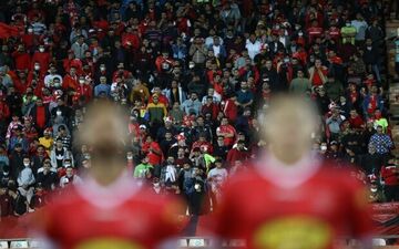 اعتراض هواداران به ملی پوش پرسپولیس/ مدیرعامل زودتر رفت! 
