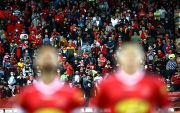 اعتراض هواداران به ملی پوش پرسپولیس/ مدیرعامل زودتر رفت! 