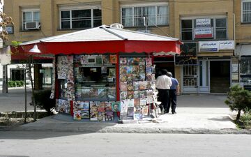 مسئولیت اجرای قانون منع عرضه مواد دخانی برعهده وزارت بهداشت است/ پلمپ چند دکه 6 متری مطبوعات معضل را حل نمی‌کند