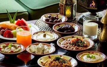 چه چیزهایی بخوریم که در طول روزه داری تشنه نشویم؟