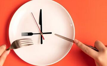 آخرین وعده غذایی را چه زمانی باید خورد؟