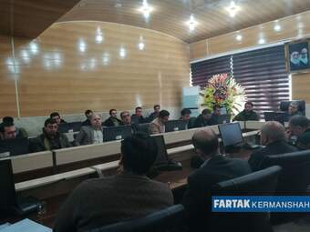 نشست هم اندیشی اصناف و بازاریان کرمانشاه با مدیرکل سازمان صنعت، معدن و تجارت