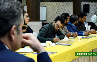  نشست هم‌اندیشی تورلیدرها برای جذب گردشگر  در سالن آناهیتا هتل پارسیان کرمانشاه 