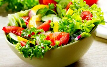 سالاد خوردن برای بدن مفید است

