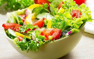 سالاد خوردن برای بدن مفید است

