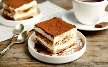 طرز تهیه دسر تیرامیسو ساده و خانگی بدون نیاز به فر