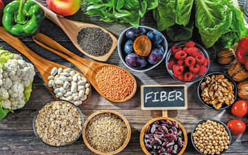 چطور فیبر بیشتری به رژیم غذایی خود اضافه کنیم؟ ۱۰ راهکار ساده و مؤثر
