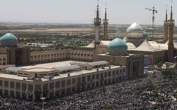 آغاز بار خروج زائران از حرم مطهر و تخلیه پارکنیگ‌ها/ حضور فعال پلیس راهور برای مدیریت و تسهیل در تردد زائران