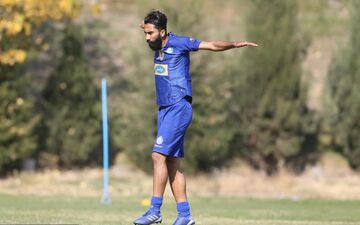 بازیکن مغموم آبی‌ها در راه سیرجان