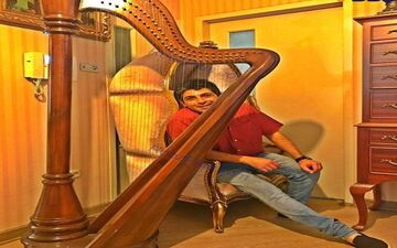 صندلی عجیب و غریب بازیگر مشهور + عکس