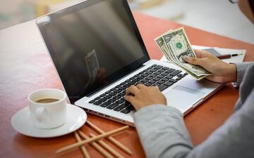 کسب درامد دلاری از فریلنسری در ایران(معرفی بهترین سایت های ایرانی برای کسب درامد دلاری)