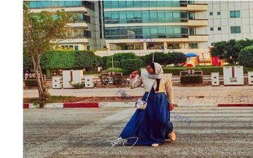 دامن عجیب و غریب خانم بازیگر وسط خیابان + عکس