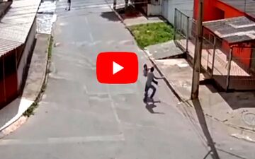 دختر دانشجوی رزمی کار سارق مسلح را فراری داد! +فیلم 