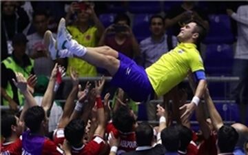 وحید شمسایی رکورددار جهان باقی ماند!