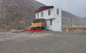 توقیف خودروی حامل ۱۵ تن چوب قاچاق بدون مجوز در دینور شهرستان صحنه