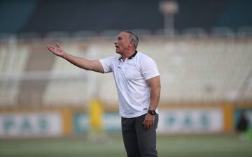 حمید درخشان: فوتبال تدافعی مانع پیشرفت فوتبال ایران است