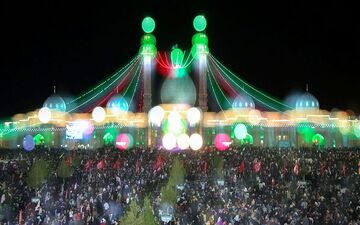 مردم در شب نیمه شعبان برفراز بام‌ها ندای تکبیر و یا مهدی سر می‌‌دهند
