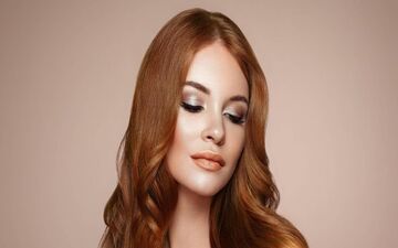 بعد از ۳۰ سالگی هم موهای پرپشت داشته باشید| رازهای طلایی برای داشتن موهای پرپشت در هر سنی
