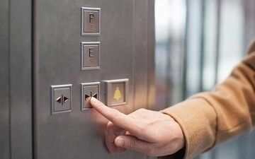 اگر در آسانسور گیر کردید حتما این کارها را انجام دهید | راه های نجات در آسانسور