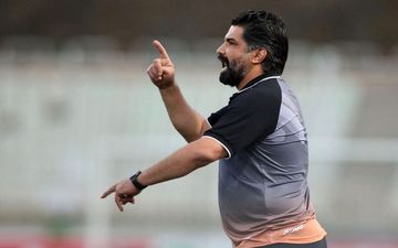 متاسفانه از لب خط به داوران فشار وارد می کنند