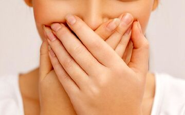 آگاهی از دلایل عجیب بوی بد دهان