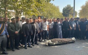  وداع دانشجویان دانشگاه تهران با هم‌دانشگاهی خود 