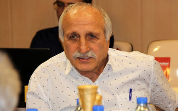 حمله تند منصور برزگر به فردوسی‌پور: ما مثل تو بله قربان‌گو نیستیم