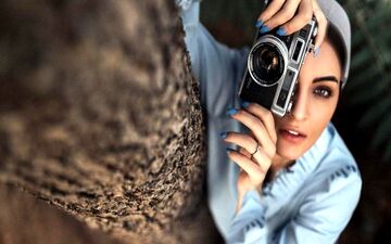 رستوران گردی نیلوفر پارسا و همسرش خبرساز شد|نیلوفر پارسا همراه سگش و همسرش در یک قاب