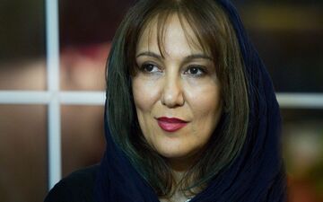 عکس جالب پانته آ بهرام روی ریل قطار