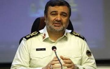 حضور فرمانده ناجا در منازل سه خانواده شهید نیروی انتظامی در حوادث خیابان پاسداران+عکس