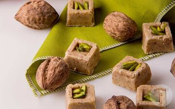 طرز تهیه حلوای آجیلی؛ دسر بوتیکی شیک و مجلسی با طعمی خاص