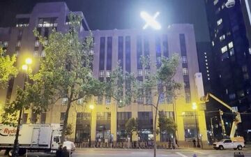 
ایکس بزرگ از پشت بام توییتر ناپدید شد
