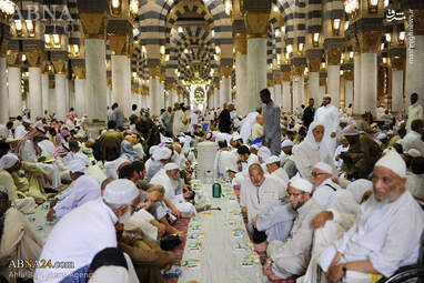 سفره‌های افطاری مسلمانان جهان در ماه رمضان + تصاویر