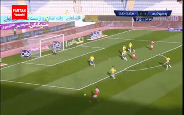 گل اول پرسپولیس به صنعت نفت ( احمد زاده ) + فیلم