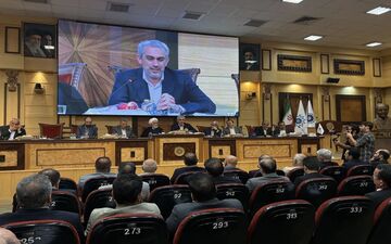 هوش مصنوعی برای اصلاح مقررات؛ وزیر اقتصاد: قوانین فعالان را سردرگم کرد