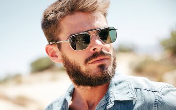 آیا عینک آفتابی باعث جذابیت مردان می شود؟
