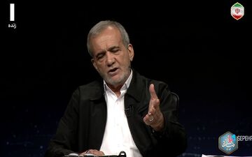 پزشکیان: از نظر کارشناس آقای جلیلی بین لندکروز و ۴۰۵ هیچ فرقی نیست!+ویدئو