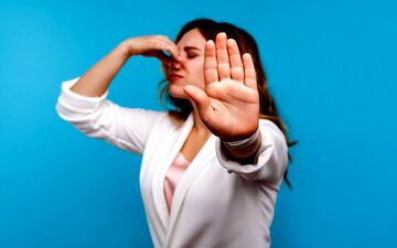 چگونه به کسی بگوییم که بوی بدی می‌دهد؟
