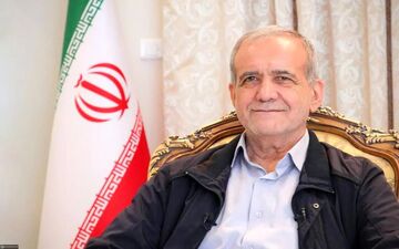 سنت‌شکنی بی‌سابقه رئیس‌جمهور؛ حضور با تی‌شرت در دیدار رسمی