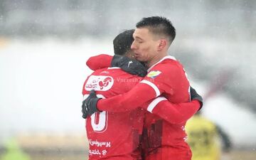  عقب‌نشینی تارتار مقابل فشار سکوها؟ / رونمایی از اسلحه ازبکستانی پرسپولیس در نبرد با ملوان!