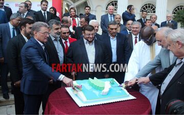 گزارش تصویری از برش کیک صلح و دوستی با حضور سفرای کشورهای خارجی مقیم تهران
