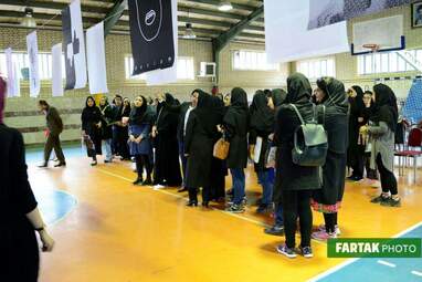 برپایی نمایشگاه گروهی پوستر هنرمندان کرمانشاهی به مناسبت روز جهانی گرافیک در دانشکده فنی‌وحرفه‌ای دختران