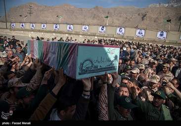  تشییع پیکر شهید گمنام در کرمانشاه + عکس