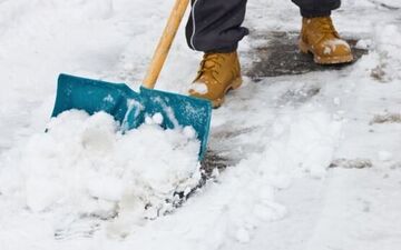 آیا پارو کردن برف با خطر حمله قلبی ارتباط دارد؟