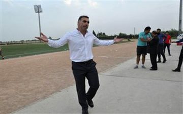 فکری برای دومین بار تهدید به کناره‌گیری کرد