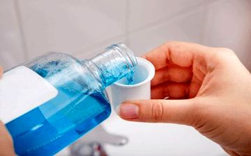 خطر استفاده روزانه از دهانشویه‌
