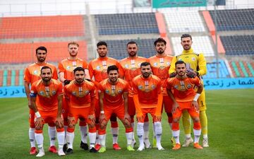 پایان نیمه اول و تساوی بدون گل فولاد و سایپا